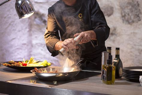 Cooking Live .